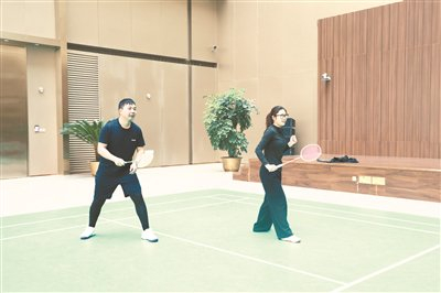 足球分析-一个羽毛球结下浓浓情谊|张晓伟|院工会|劳动午报|北京市|球队_新浪体育_新浪新闻